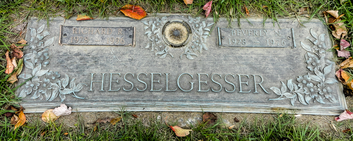 Richard & Beverly Hesselgesser tombstone
