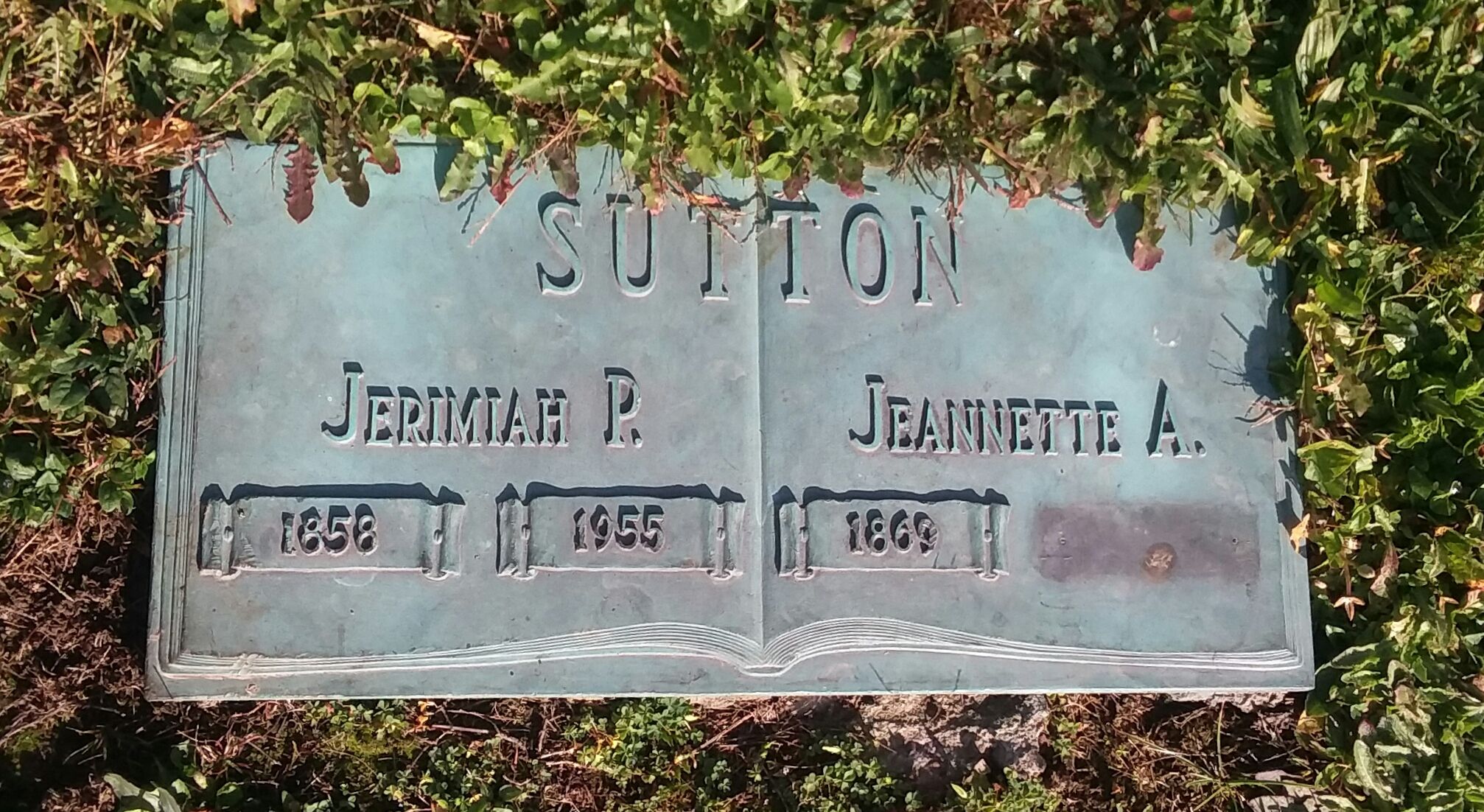 Jeremiah P an Jeanette A Sutton tombstone