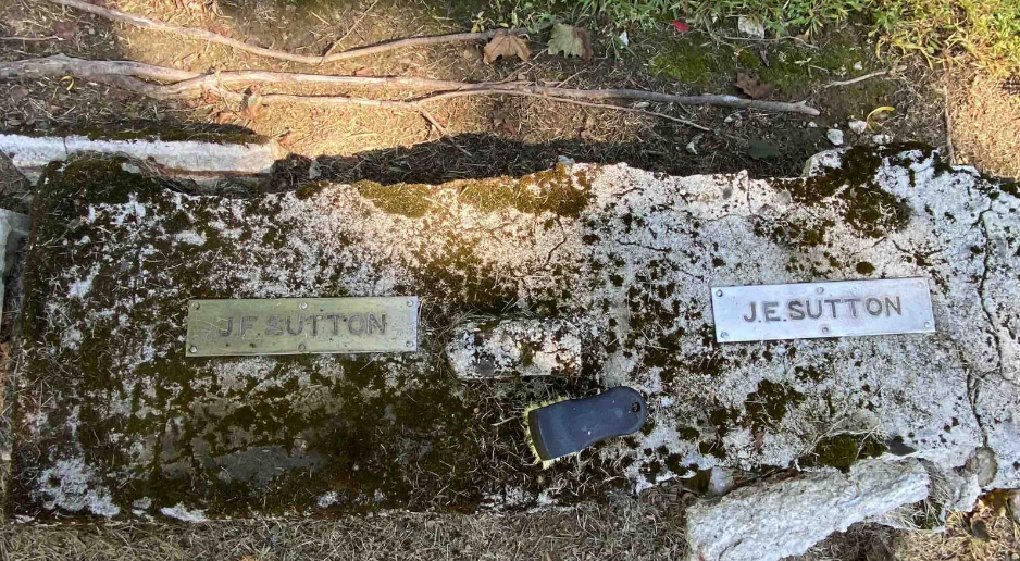 John Foster and JE Sutton tombstone
